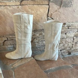 Brand New W/Tags. Sundance Perforated Dixie Boots. Cream / Size 6 (38)